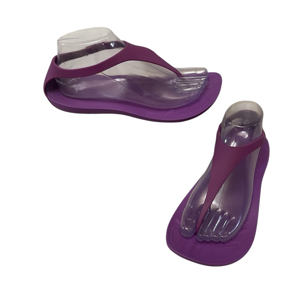 CROCS Sexi Flip Thong T-Strap Comfort Flat Slip On Sandals Purple Women’s size 8